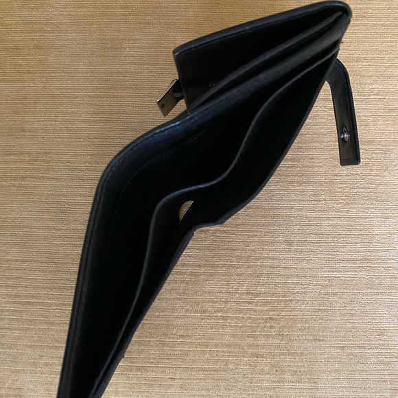 Authentic Gucci black leather bifold wallet for women - Picture 6 of 10